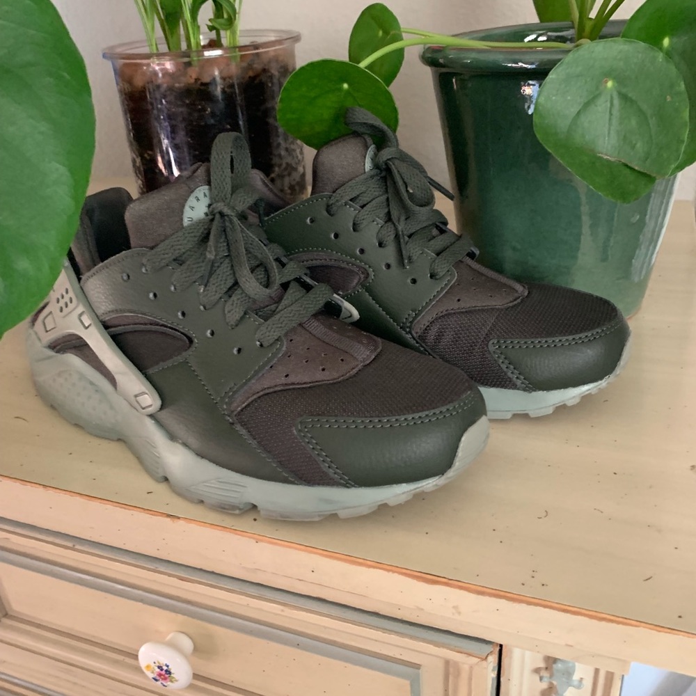 Women’s Nike Haurache Army Military Green